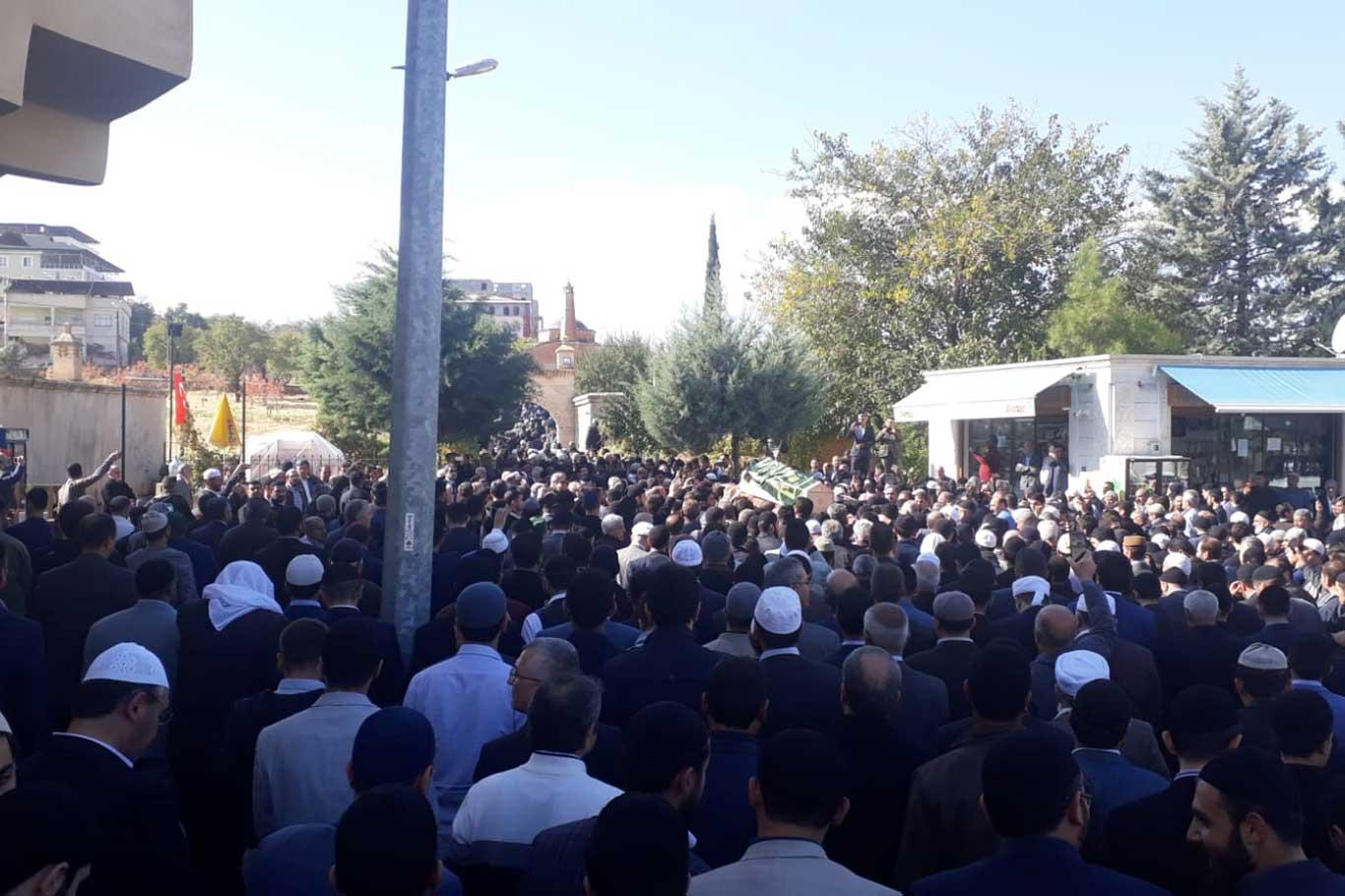 Âlim Taha Gültekin son yolculuğuna uğurlandı Âlim Taha Gültekin son yolculuğuna uğurlandı